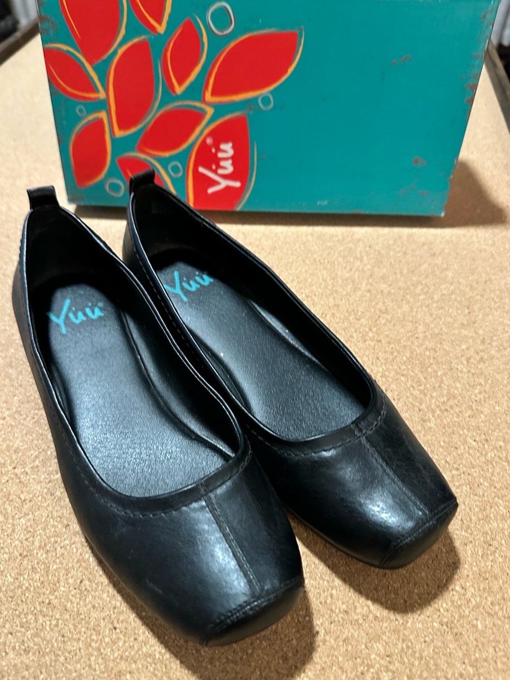 Yuu Black Square-Toe Leather Ballet Flats
